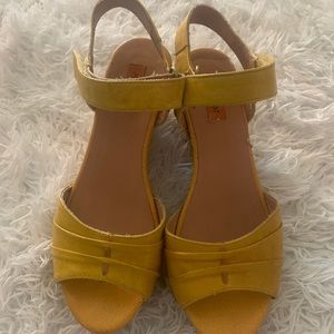 Mia Mooz Yogi Wedges